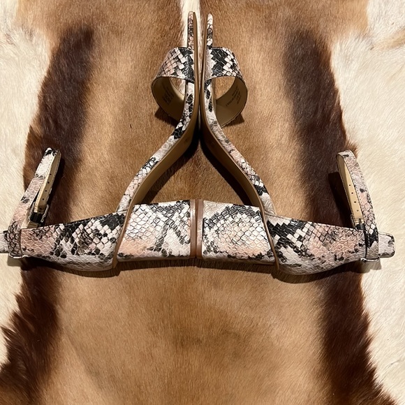 ✅SOLD VINCE CAMUTO - Picture 5 of 11